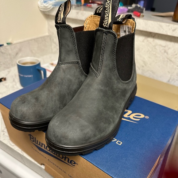 SOLD Blundstone 587’s size 6.5 / aus 3.5 - Picture 1 of 5